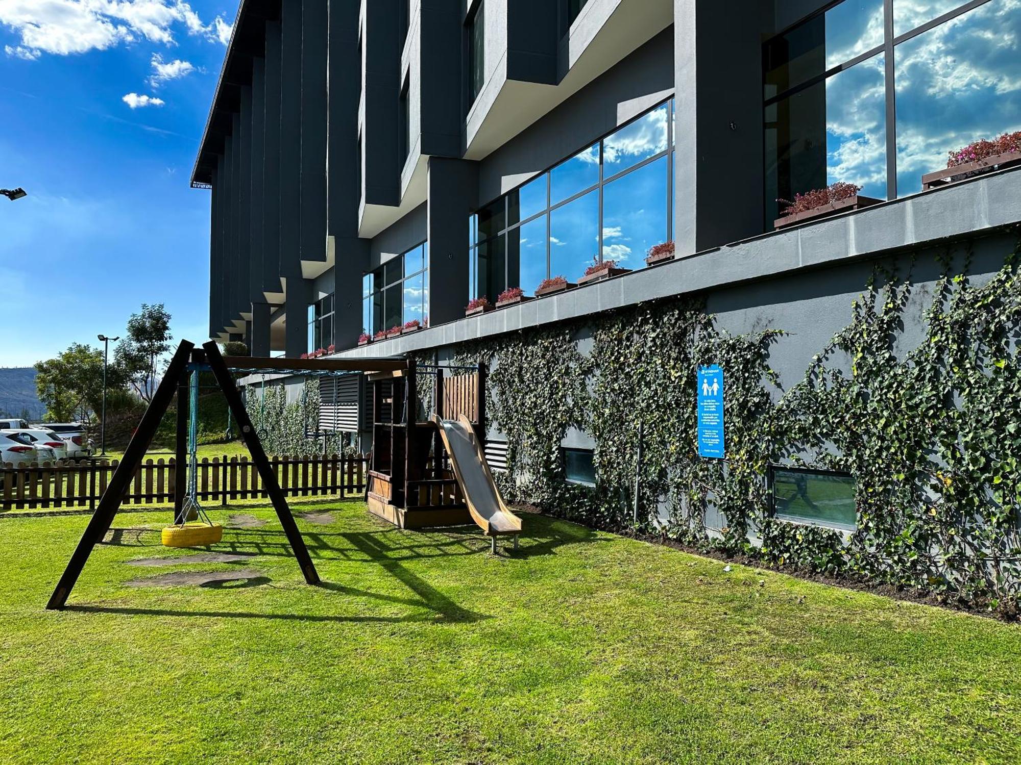 Hotel Wyndham Quito Airport 5*