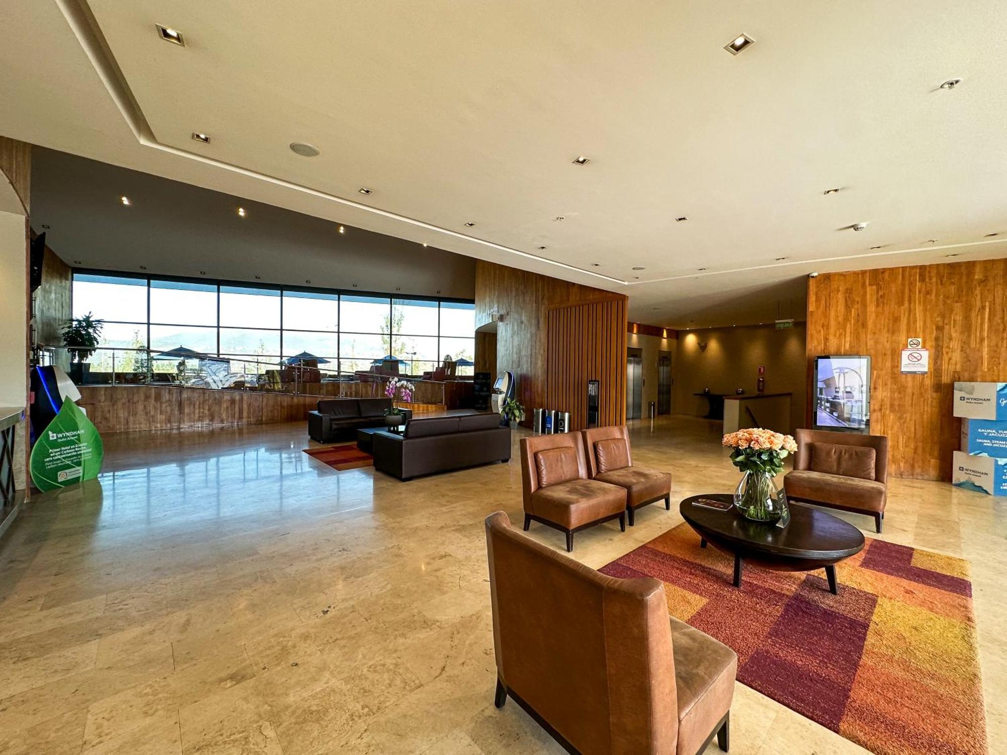 Hotel Wyndham Quito Airport 5*