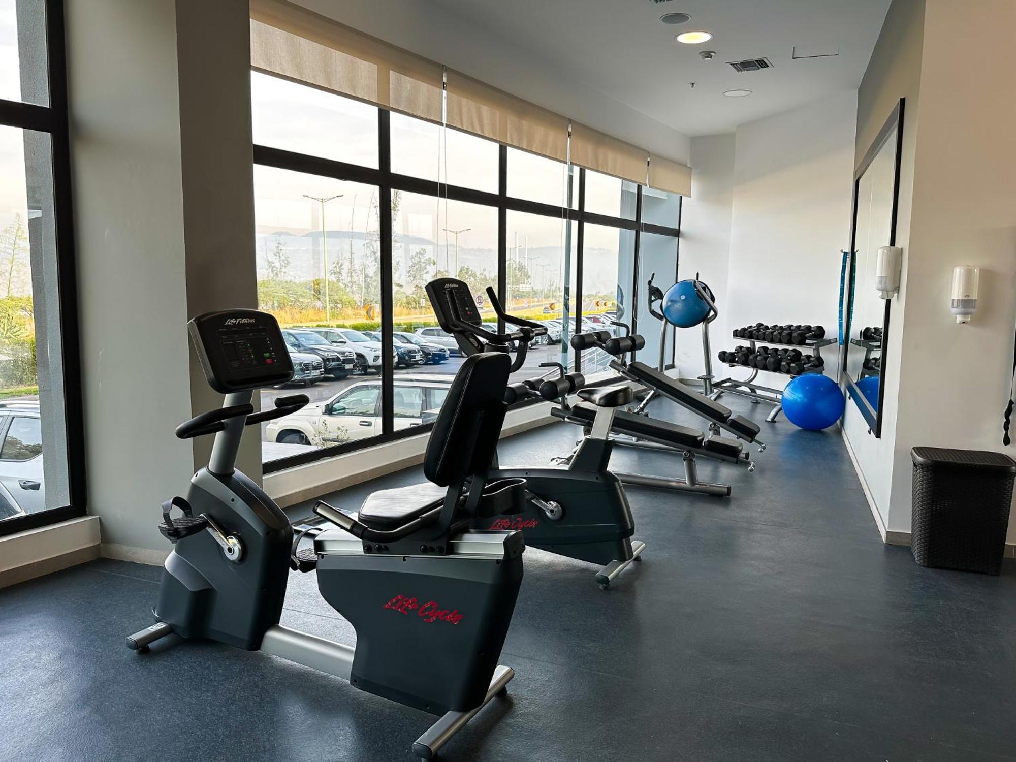 Hotel Wyndham Quito Airport 5*