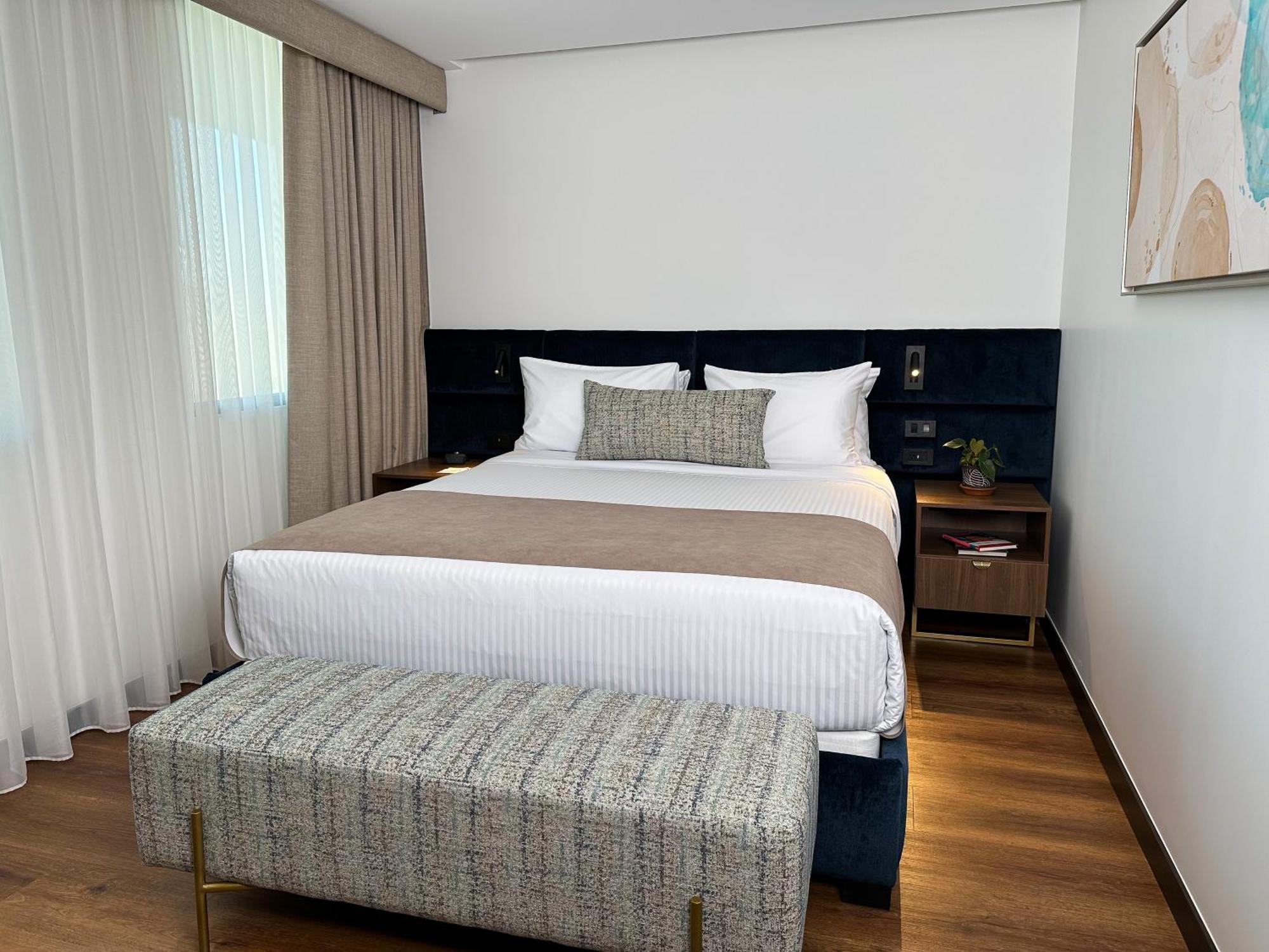 Wyndham Quito Airport 5*