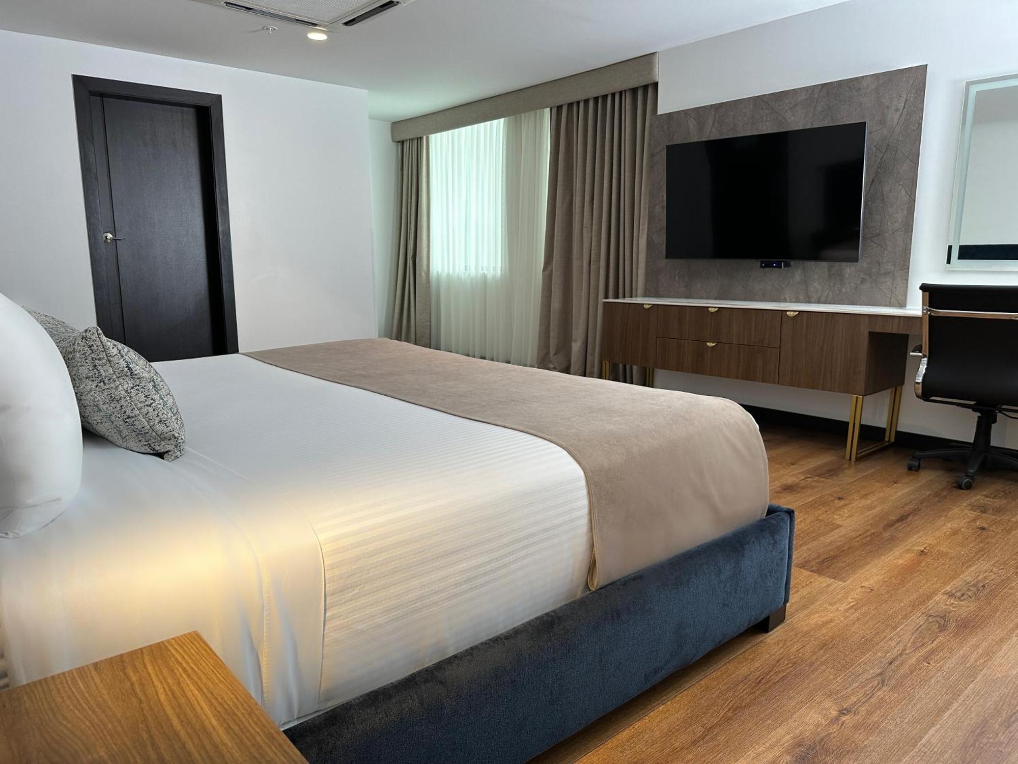Wyndham Quito Airport Hotel 5*