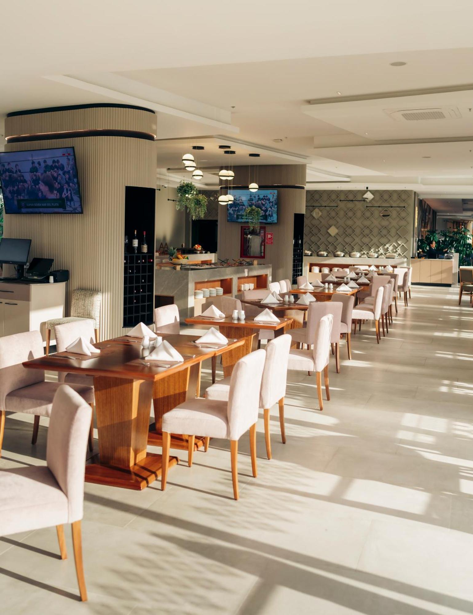 Hotel Wyndham Quito Airport 5*