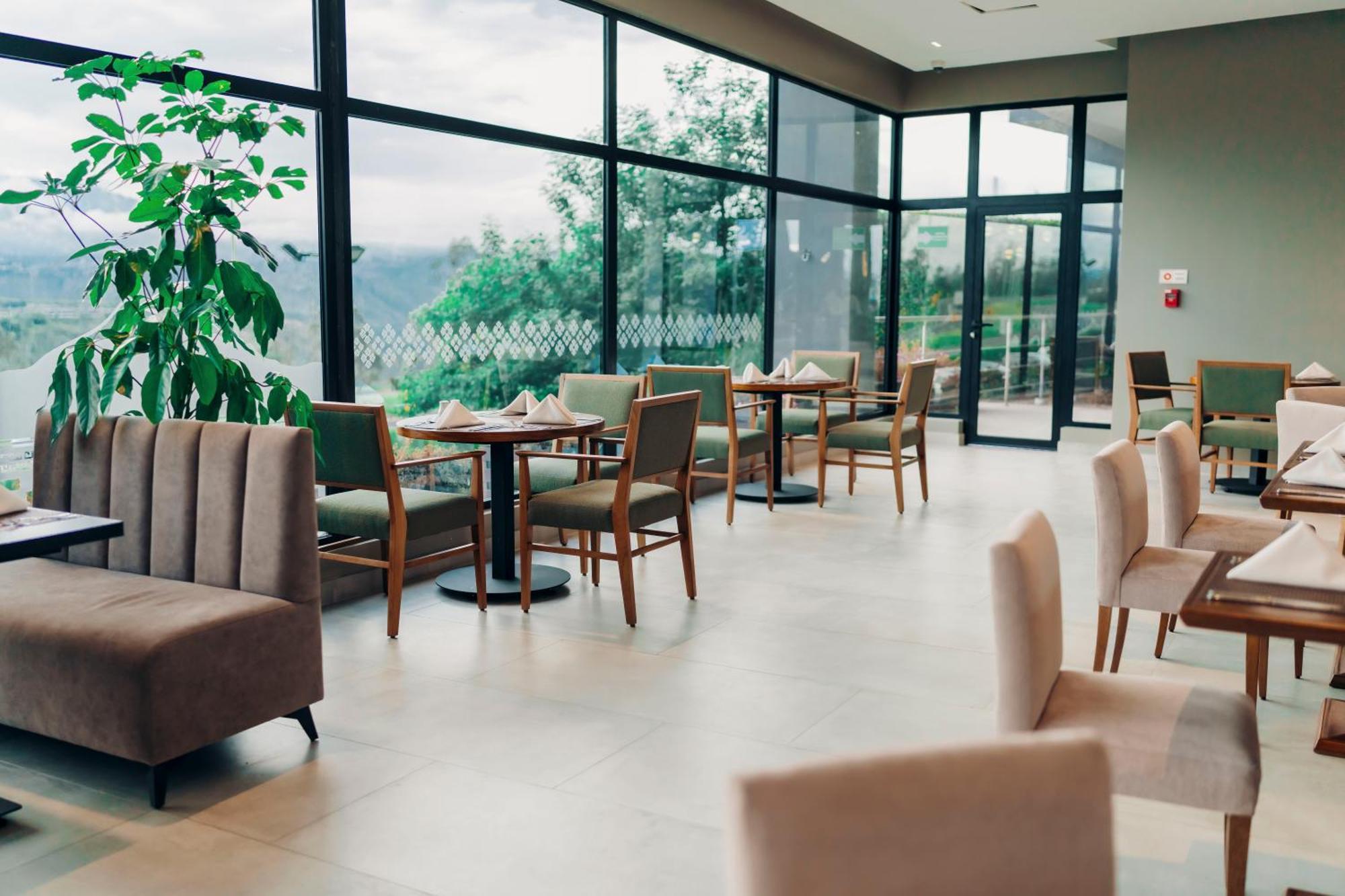 Hotel Wyndham Quito Airport 5*