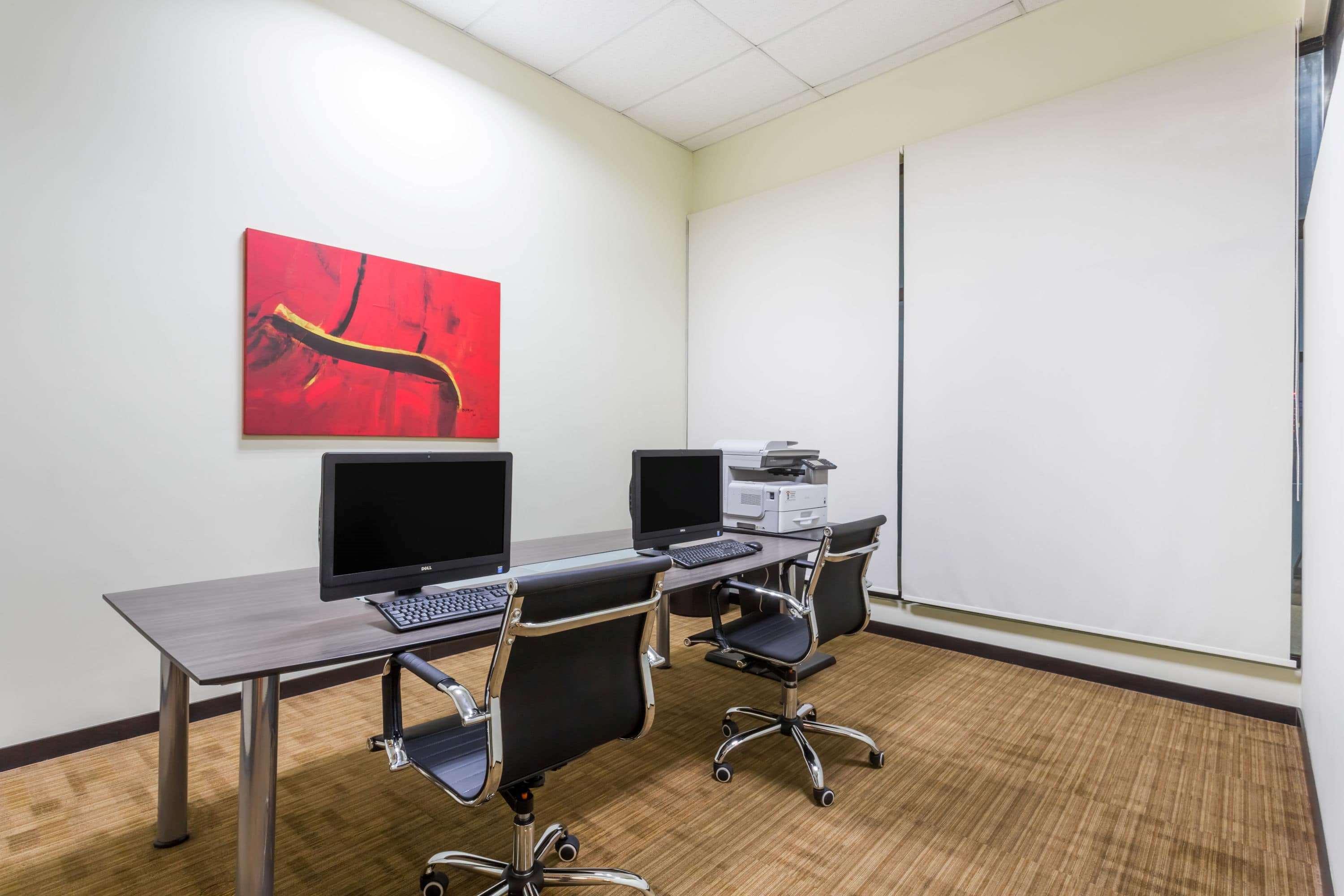 Wyndham Quito Airport 5*