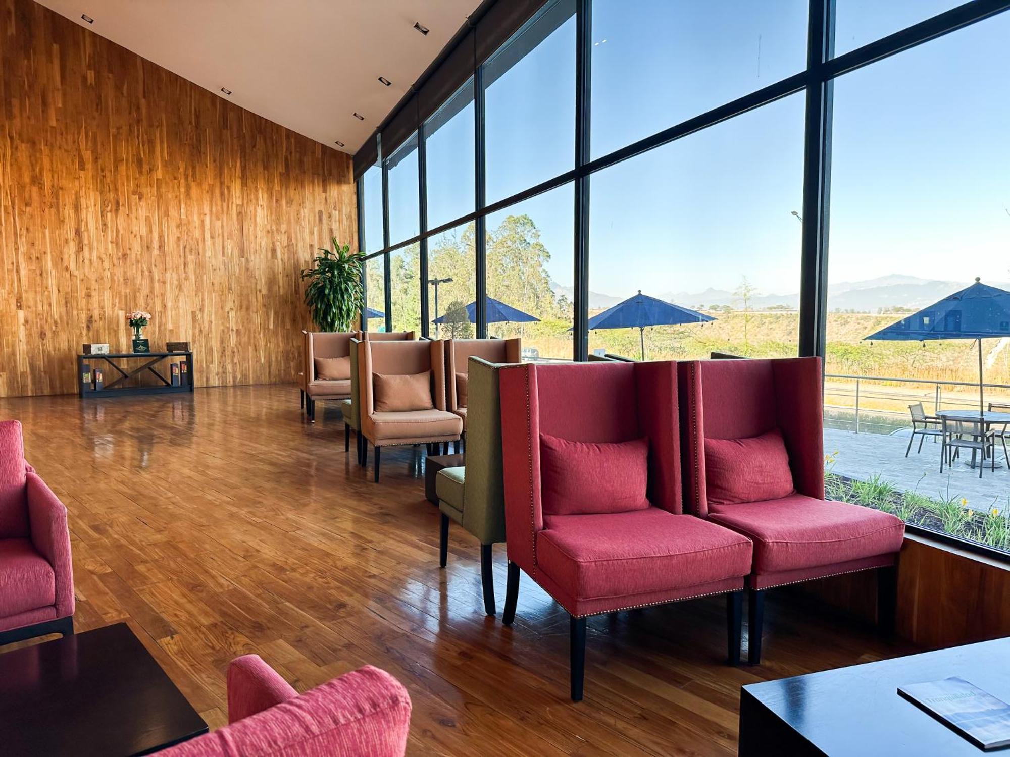 Wyndham Quito Airport 5*
