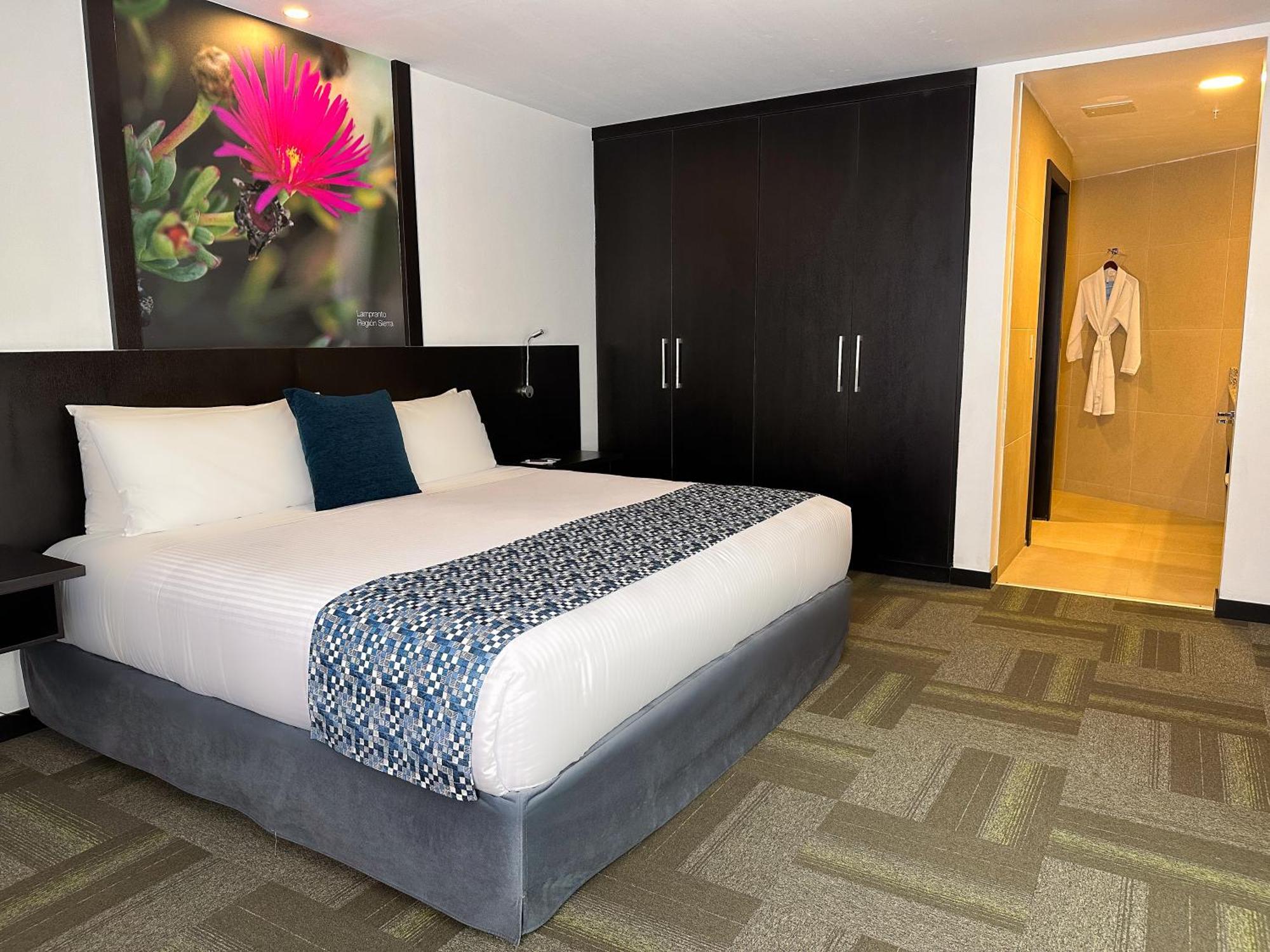 Wyndham Quito Airport Hotel 5*