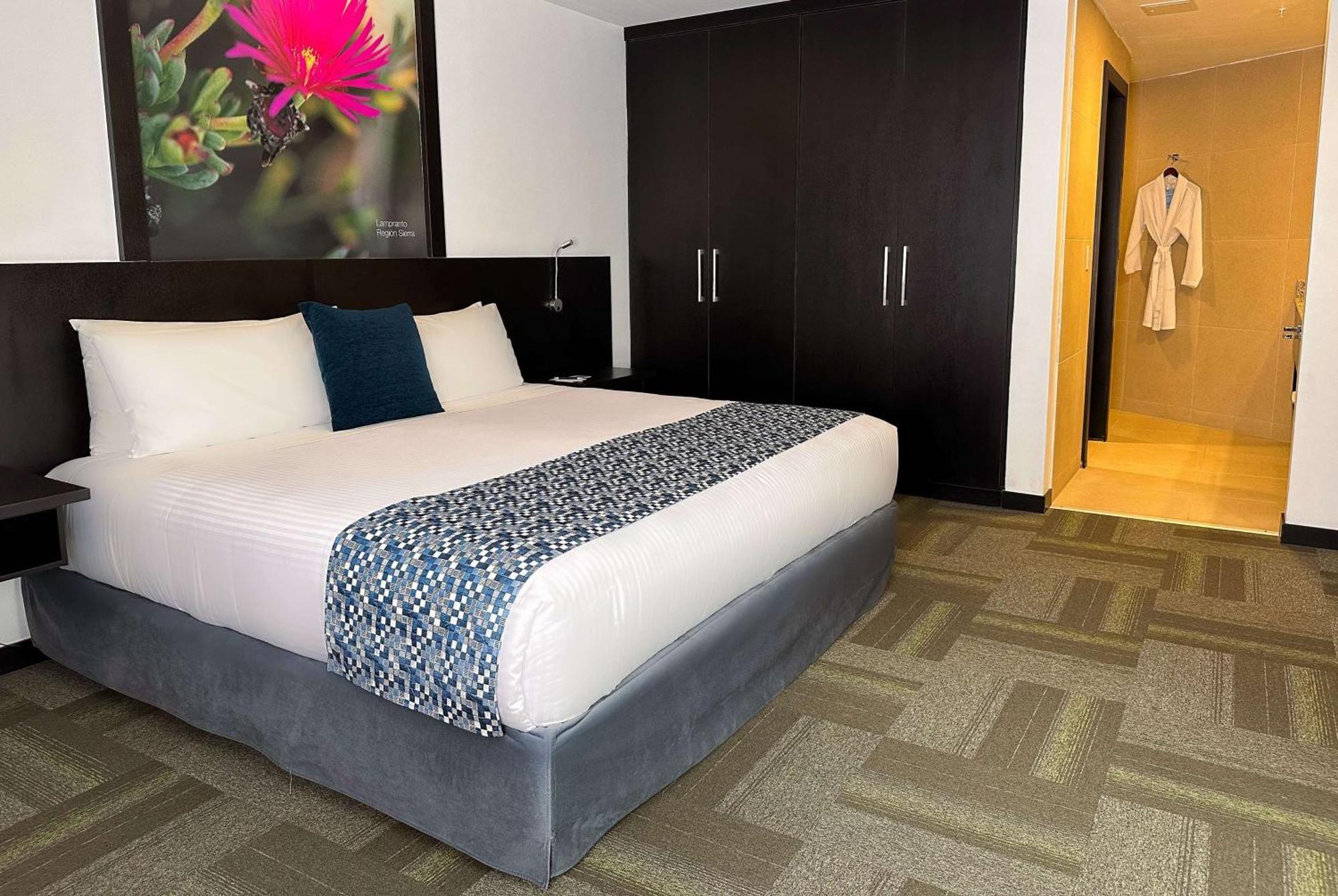Hotel Wyndham Quito Airport 5*
