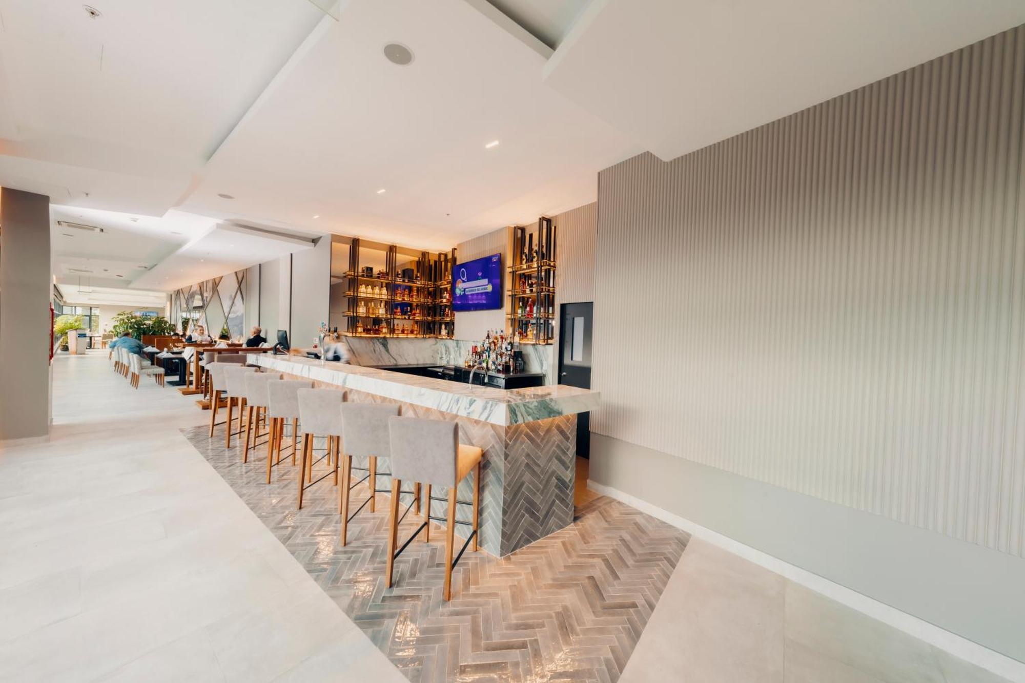 Wyndham Quito Airport 5*