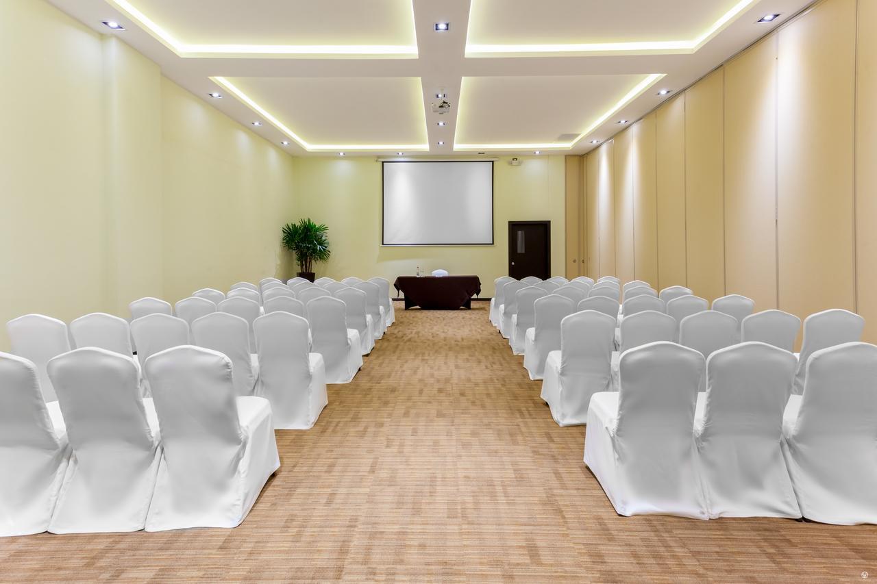 Hotel Wyndham Quito Airport 5*